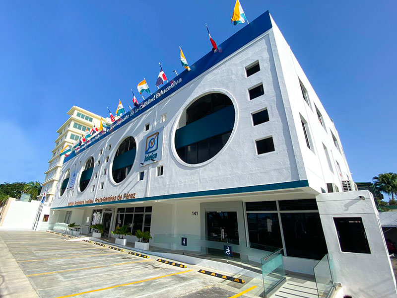 Fachada del edificio que aloja al IDEICE